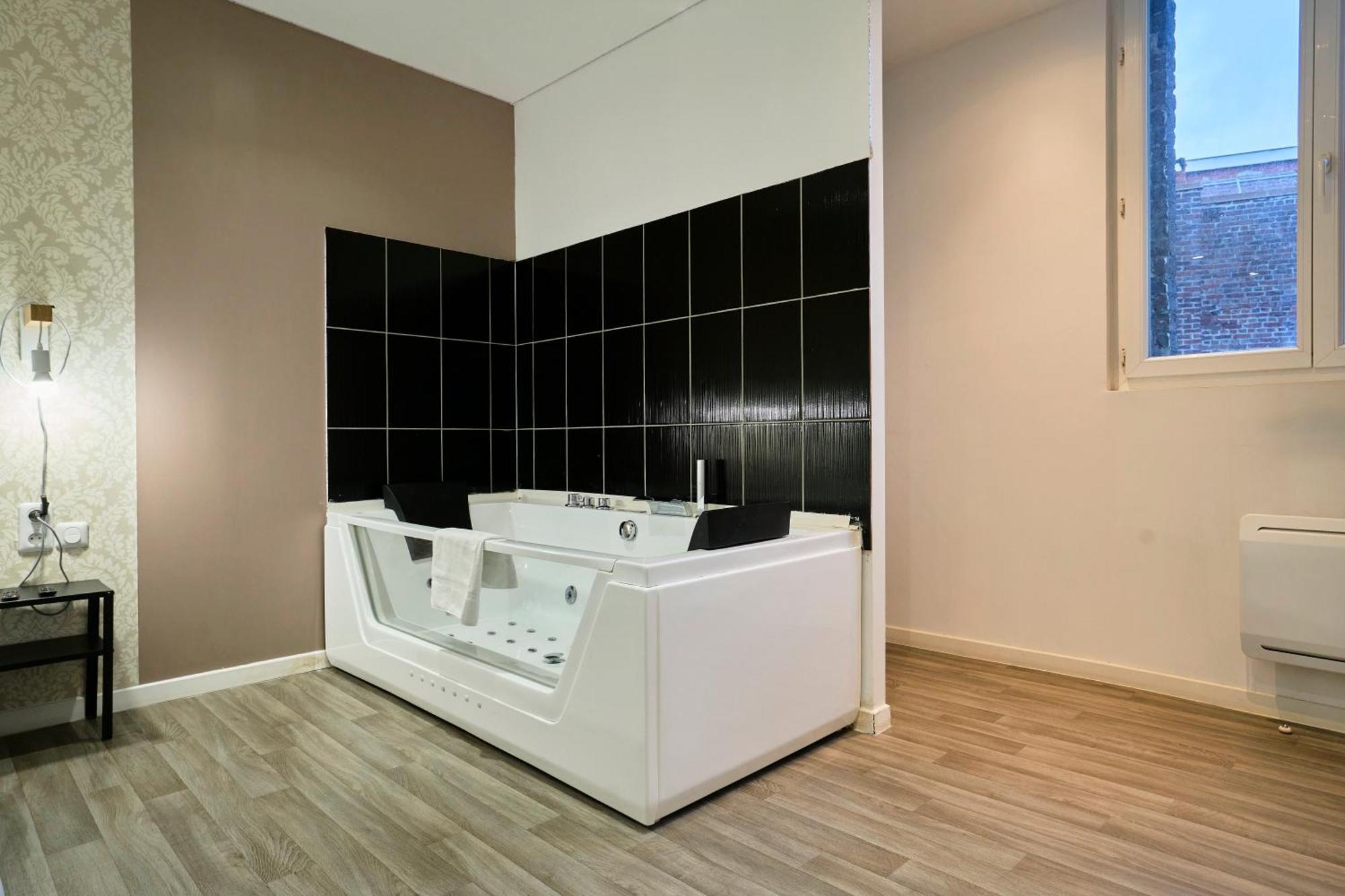 Ng Suitehome - Lille I Roubaix Centre I Grand Place - Balneo - Netflix - Wifi Zewnętrze zdjęcie